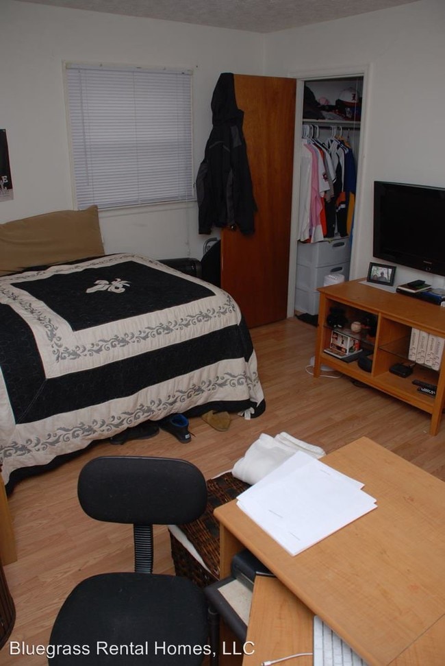 Building Photo - 2 br, 1 bath Apartment - 1348 Royalty Court