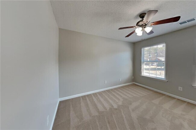 Building Photo - 426 Lily Shoals Ln