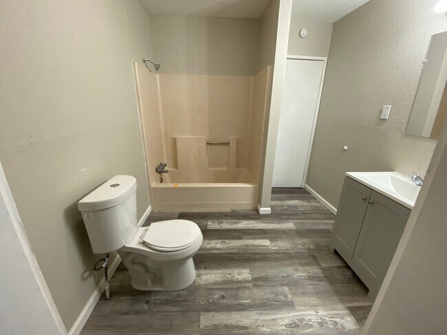 Building Photo - Cozy Sandsprings Home