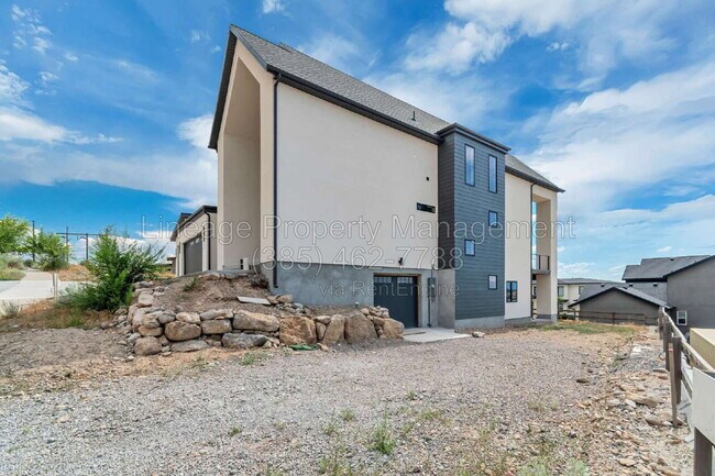 Building Photo - 707 N 1540 E