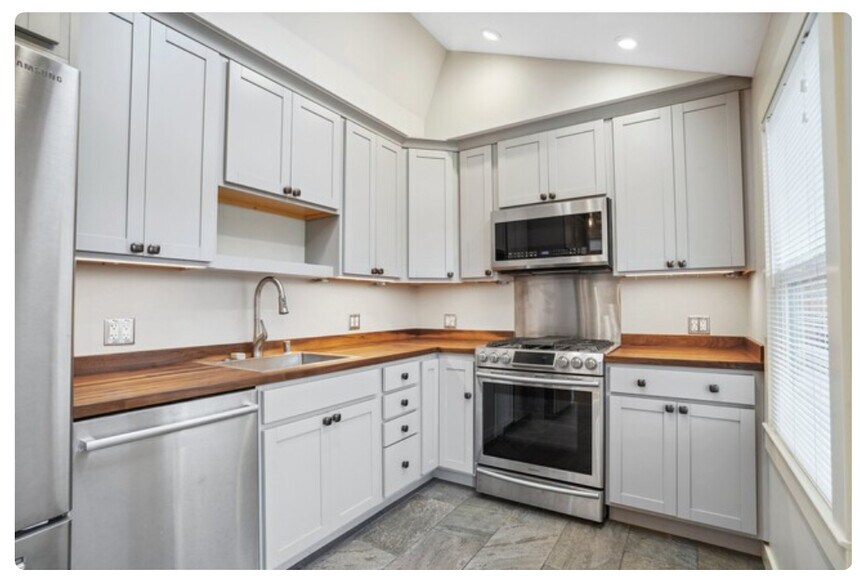 Building Photo - 1428 7th St