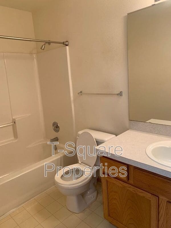 Building Photo - 15815 Admiralty Way