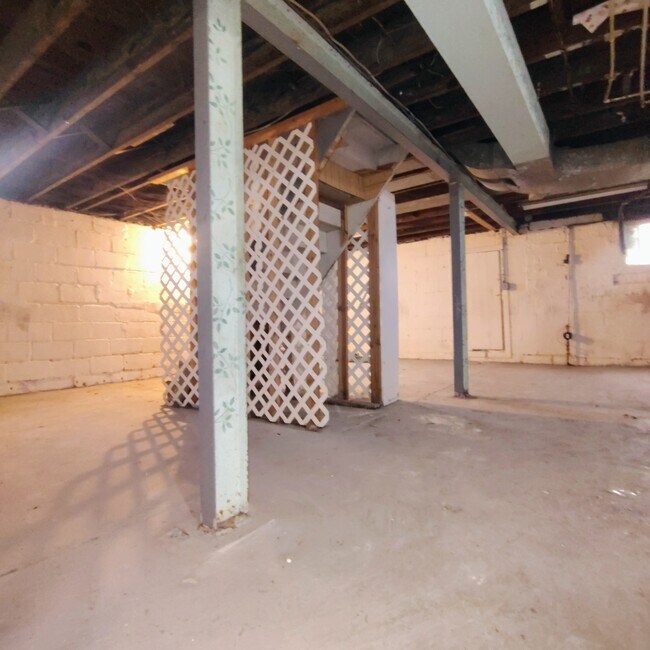 Building Photo - 701 Pemberton Pl