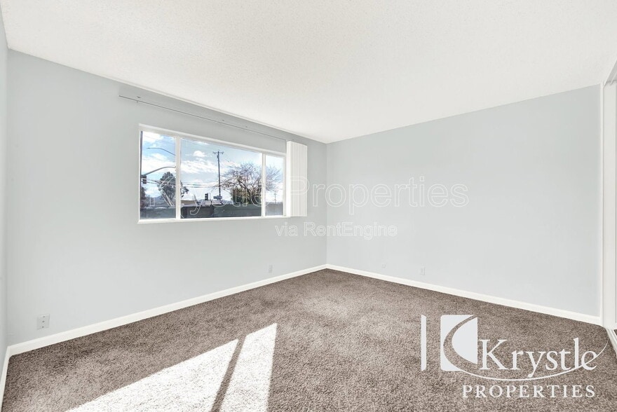 Building Photo - 121 Radcliffe Dr