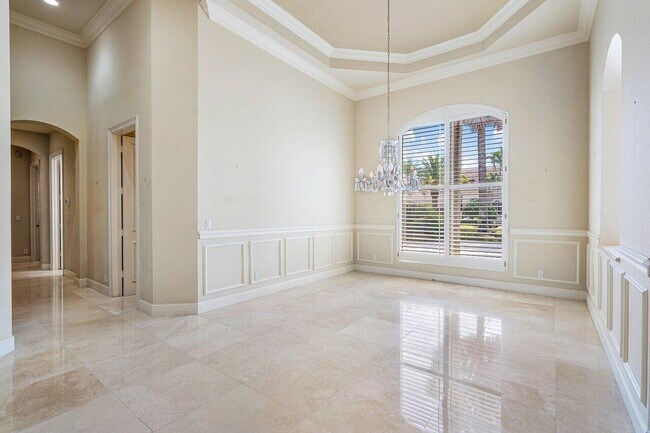 Building Photo - 1831 Sabal Palm Dr