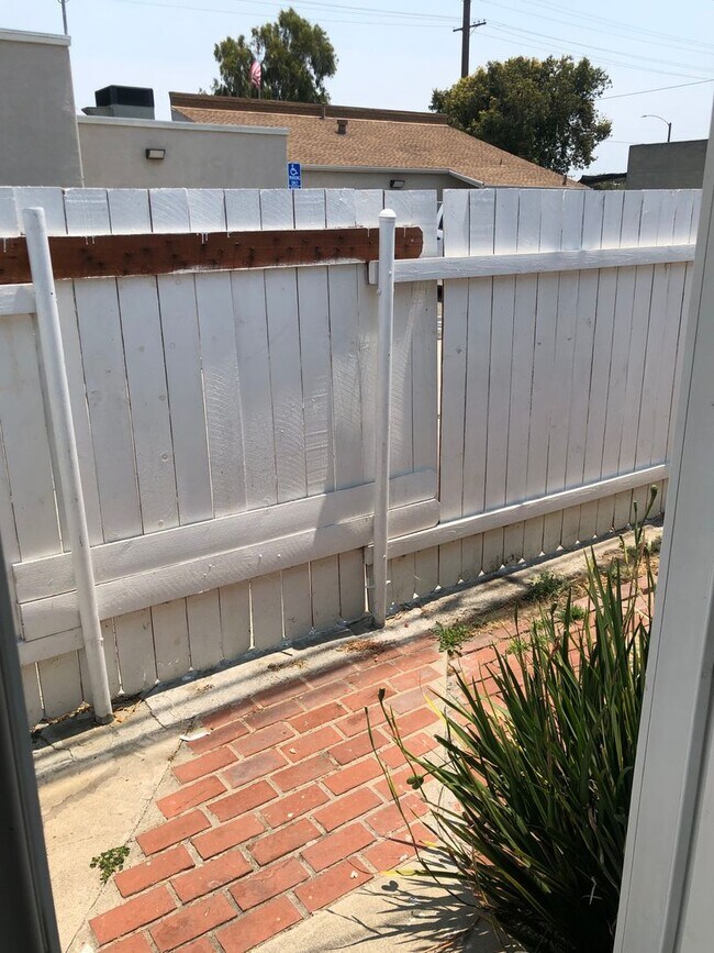 Building Photo - 5890 Gardenia Ave