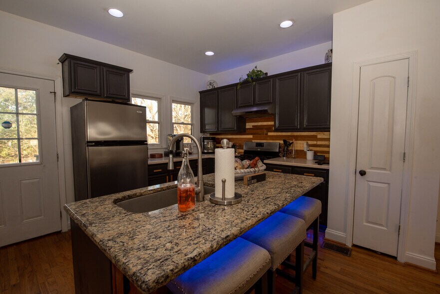 Building Photo - 2019 Pryor Rd SW