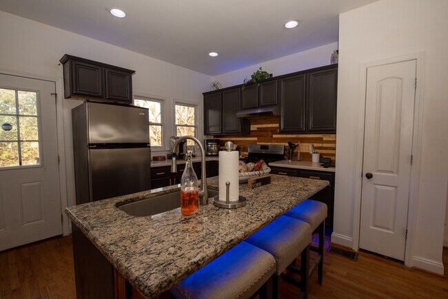 Building Photo - 2019 Pryor Rd SW