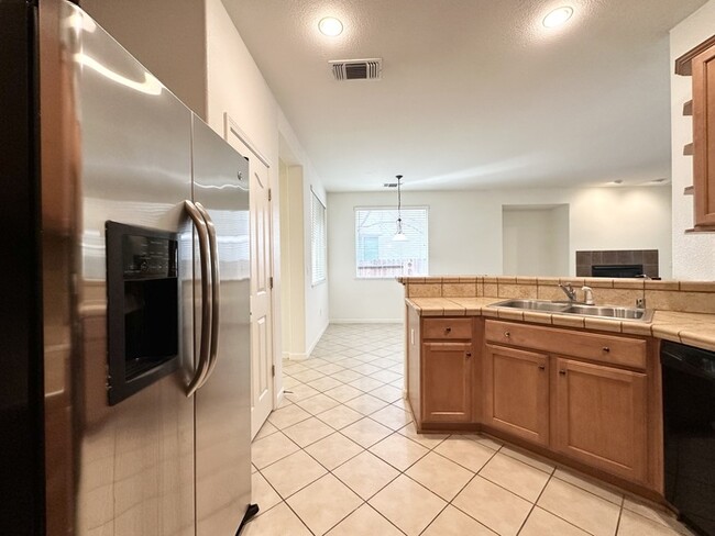 Building Photo - Spacious 3 bedroom 2 bath home in Rancho Cordova!!