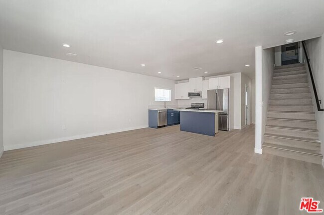 Building Photo - 204 E 29th St