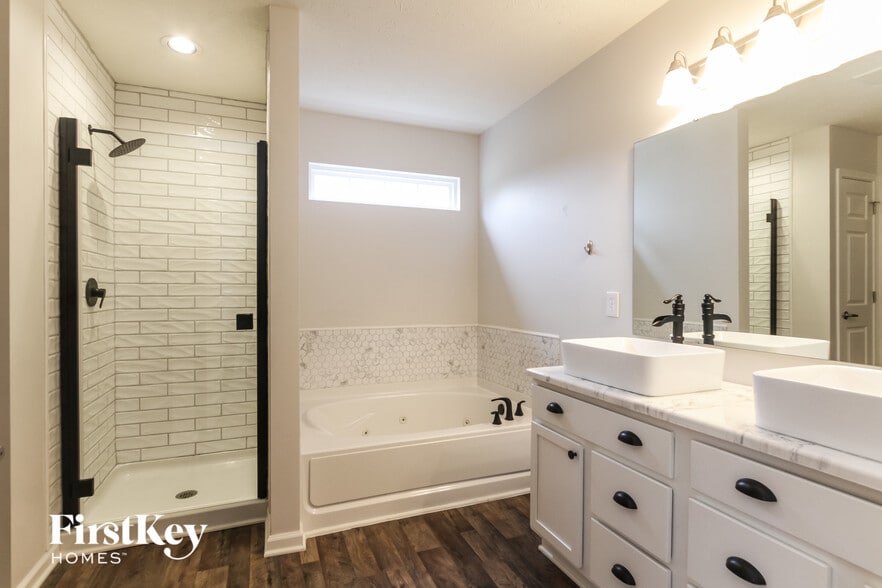 Building Photo - 6575 Enclave Blvd