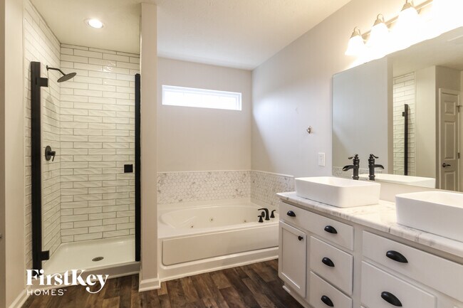 Building Photo - 6575 Enclave Blvd