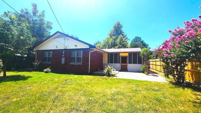Building Photo - 3 Bed 1.5 Bath in the Coronado Heights 2nd Addn NW OKC