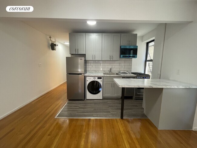 Building Photo - 542 E 82nd St