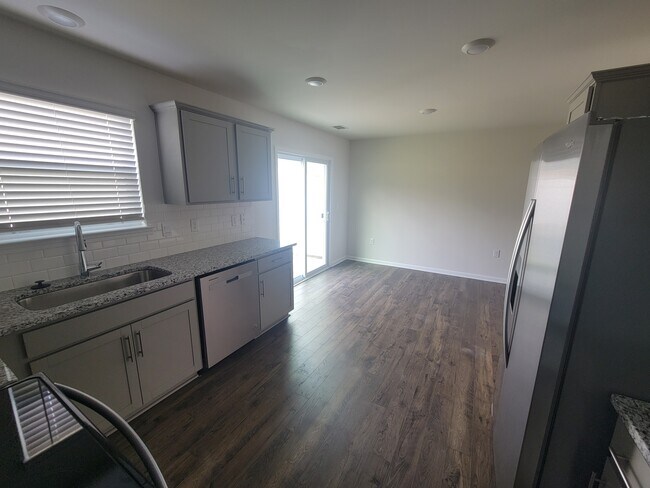 Building Photo - 110 Clear Creek Ln