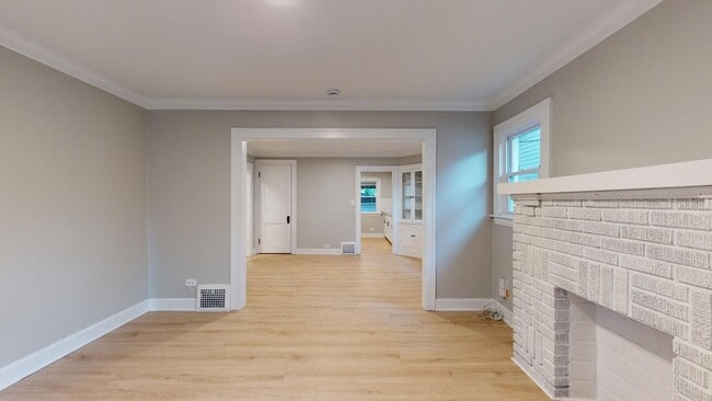 Building Photo - For August Move-In - West Blvd Area - 2 Bedroom Single Family Home