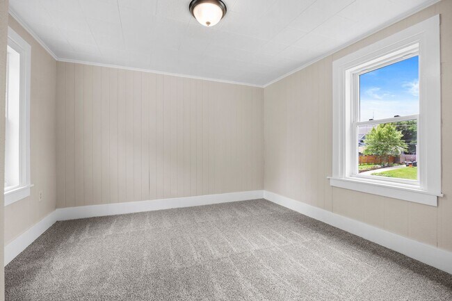 Building Photo - ? Move-In Ready Home with Modern Updates