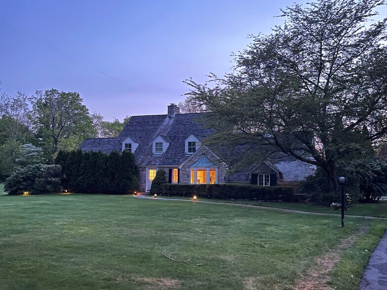 Night view - 18 Lincoln Ave