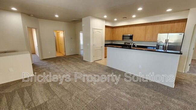 Building Photo - 705 W Queen Creek Rd