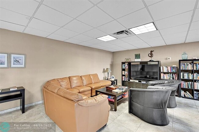 Building Photo - 1401 S Ocean Dr