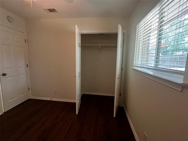 Building Photo - 5101 Meadow Creek Cove