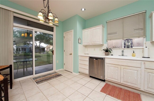 Building Photo - 129 Dewberry Dr