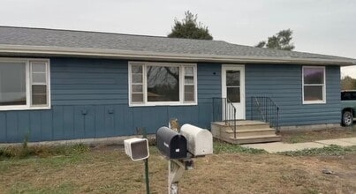 Building Photo - Spruce St Duplex