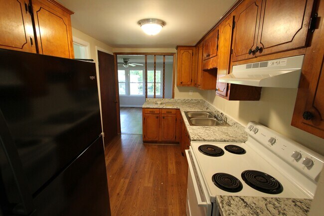 Building Photo - 3915 Foster Dr