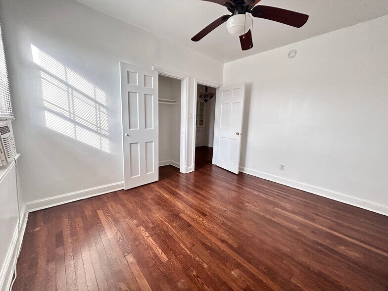 Building Photo - 4034 Calvert St NW