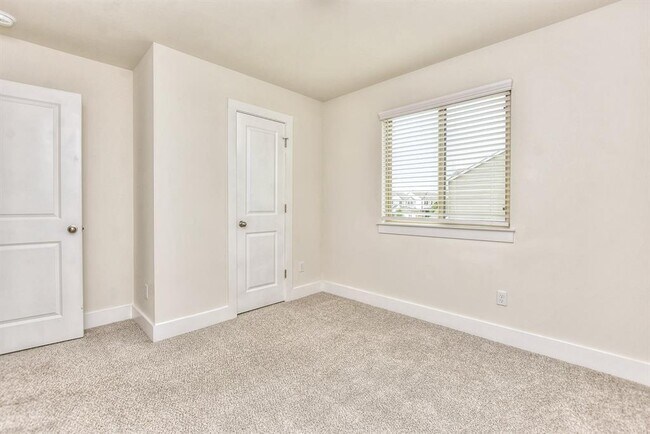 Building Photo - 420 White Steppe Way