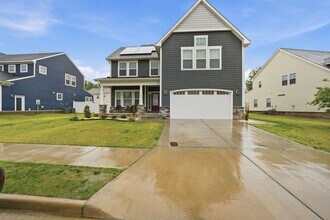 Building Photo - Welcome to this beautiful 4 Bedroom, 2.5 bathroom home nestled in a quiet community in Suffolk!