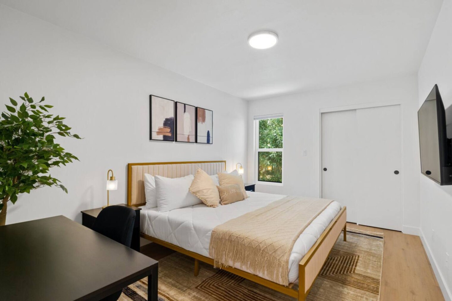 Building Photo - 4641 N 8th Pl