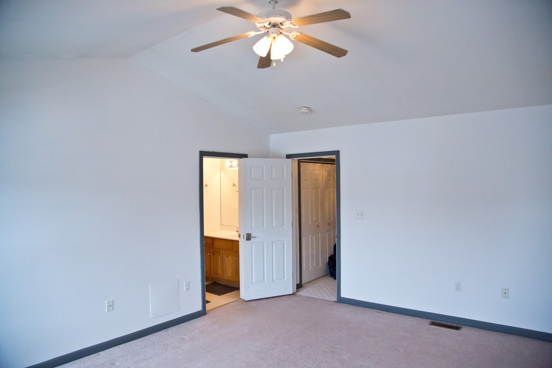 Building Photo - 1460 Blue Course Dr