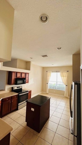 Building Photo - Heritage Point D Heritage Point Drive Unit 20002