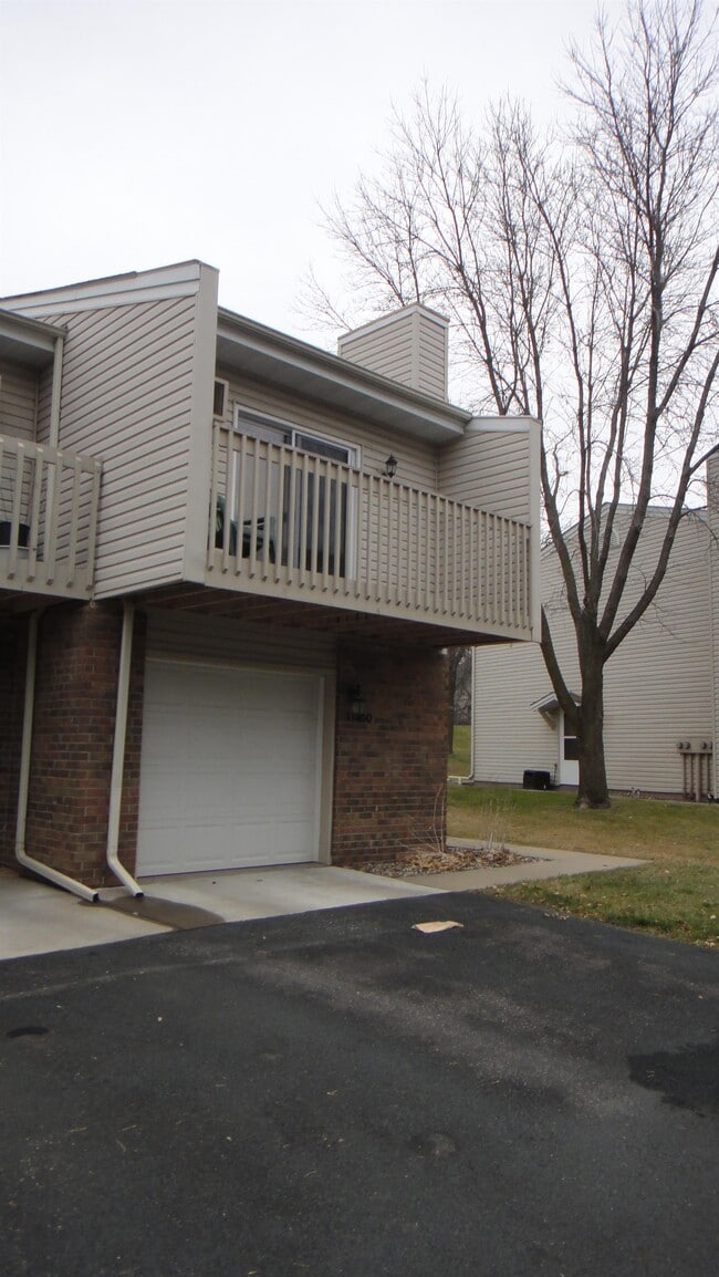 Primary Photo - 17490 Pond Cir