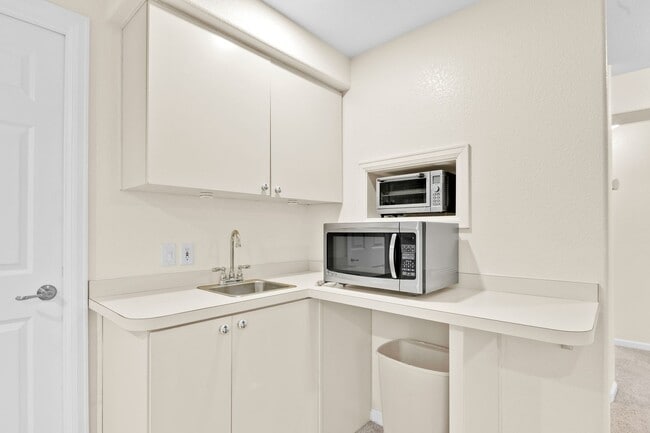 Building Photo - Beautiful home with 5 bedrooms, 3 1/2 bathrooms, 3-car garage available now!