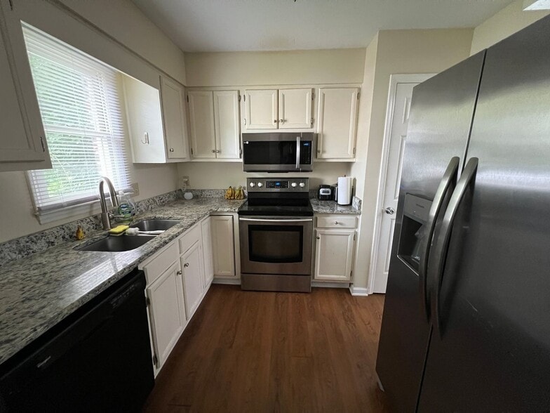 Building Photo - 4131 Kaplan Dr