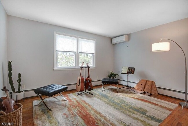 Building Photo - 209 Mountain Ave