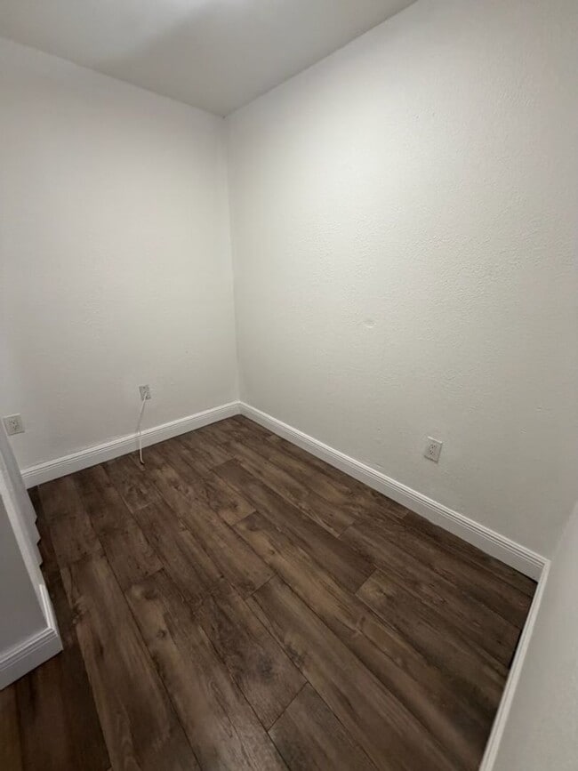 Building Photo - 3813 E Miller Ave