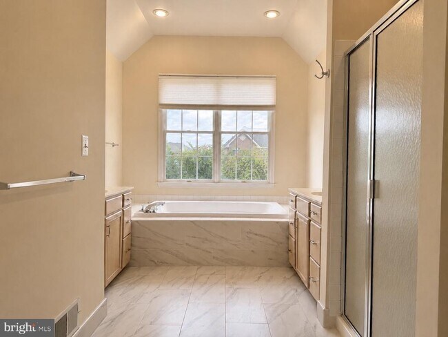 Building Photo - 43520 Lucketts Bridge Cir