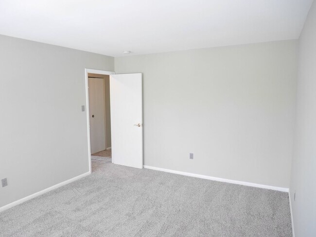 Building Photo - Columbia Contemporary Charmer in a Prime L...