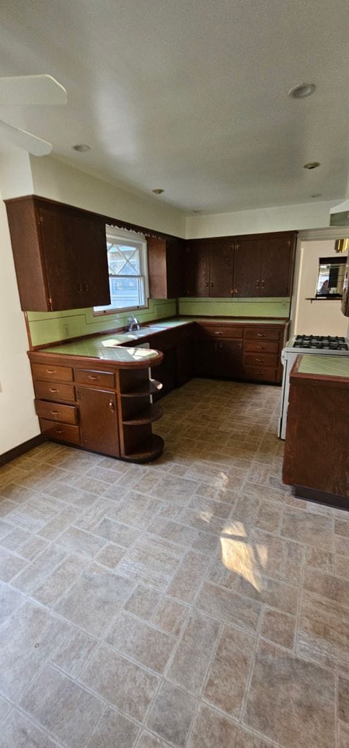 Building Photo - 3 bedroom Riverside home