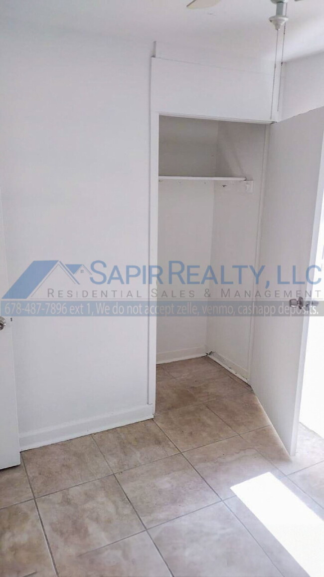 Building Photo - 2419 Adger Rd