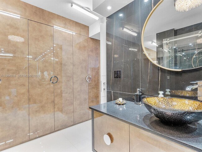 Building Photo - 251 174th St