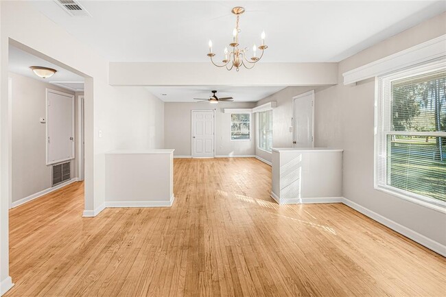 Building Photo - 1607 S Lakeview Ave