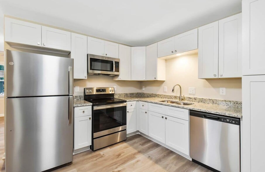 Building Photo - 823 Dedmon Dr