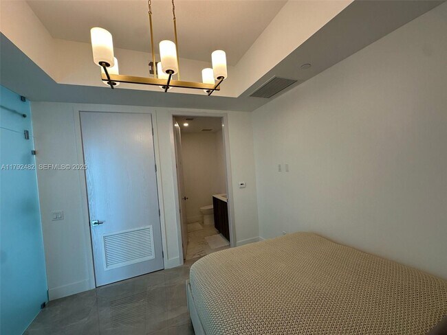 Building Photo - 17550 Collins Ave