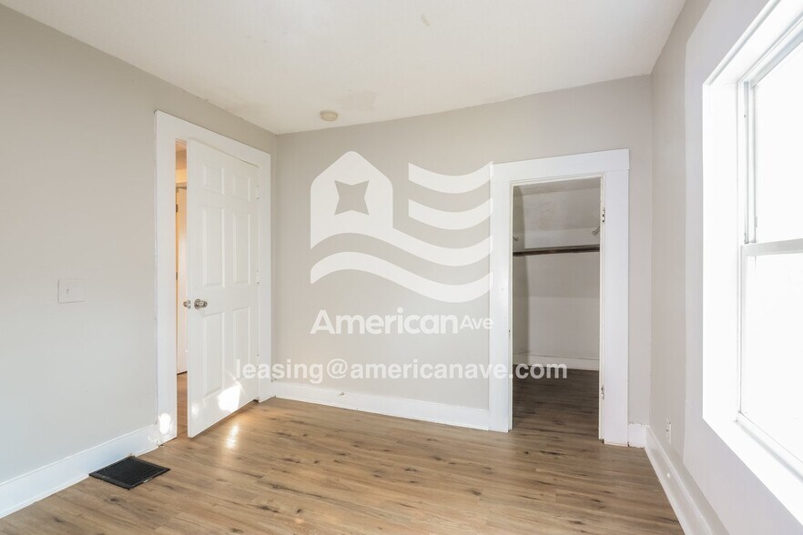 Building Photo - 307 N Denny St