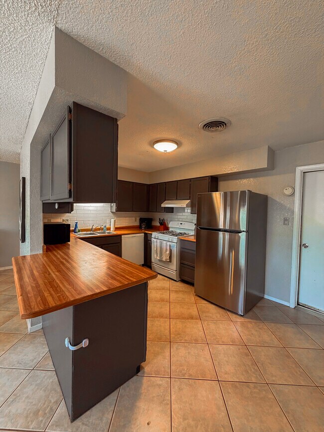 Building Photo - 2310 Nevada Dr