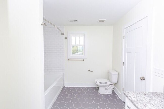 Building Photo - Beautiful Modern Home in East Nashville